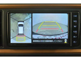 パノラミックビューモニター付きです。車両を上から見たような映像をディスプレイオーディオ画面に表示。運転席からの目視だけでは見にくい、車両周辺の状況をリアルタイムでしっかり確認できます。