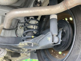 お車を安心してお乗りいただく為には、足回りの定期点検が欠かせません。サービスサポート(有償保証)では無料点検もご提供しており、安心のカーライフをお過ごしいただけるサポート体制が整っています。
