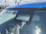 【スズキ セーフティサポート】走行中に前方の車両等を認識し、衝突しそうな時は警報とブレーキで衝突回避と被害軽減をアシスト。より安全にドライブをお楽しみいただけます。