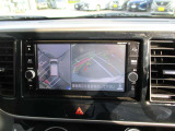 上空から見下ろしているかのように駐車できるアラウンドビューモニター。車庫入れや縦列駐車に役立ちます。