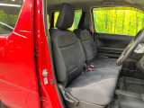 運転席シート廻りは使用感も少なく、良好な状態となっています。前オーナー様が丁寧に使っていたことがよくわかりますね。