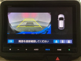 バックでの車庫入れも安心です! リアカメラが付いているバックモニター付のナビを装備しております。バンパーについているソナーや、操作線もついており距離感も画面から確認できます。