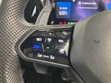 ◆クルーズコントロールにレーダーセンサーを組み合わせ、先行車を測定し設定されたスピードを上限に自動で加減速を行います。一定の車間距離を維持することで、長距離走行でのドライバーの疲労を低減させます。
