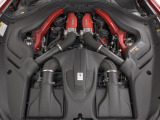 搭載されたV8ツインターボエンジンは620馬力(カタログ値)を発揮します。