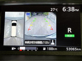 【アラウンドビューモニター】まるでクルマを真上から見下ろしたかのような視点で駐車をサポートします!クルマの斜め後ろや真横など、前後左右の4つのカメラの映像が合成されて、モニターに映し出されます。