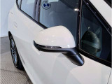 【BMWミラー】視認性の高いスタイリッシュなミラー。自動防眩機能も付いており夜間のドライビングをサポートします。