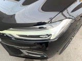 【LEDヘッドライト】悪天候や夜間走行時も良好な視界を確保し、安心して運転できる高輝度LEDヘッドライト!北欧神話に登場する「トールハンマー」をモチーフにした、一目でボルボとわかるデザインです。