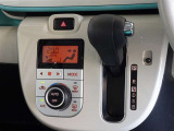 車内を快適に、オートエアコンを装備しています。