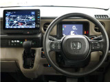 運転にかかわる様々な操作を安全に行えるように視点移動が少なく、操作性に配慮されたスイッチ類が凝縮されたコクピットです。