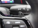 ◆減速セレクター装備◆ステアリングホイールの左右に取り付けられた2つのパドルスイッチで減速の強さを調整。 左側の「-」を操作すると減速を強く、右側の「+」を操作すると減速を弱くすることができます。