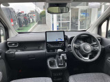 【運転席・インパネまわり】ハンドル・シート・フロアーなど隅々までプロによるクリーニング済み☆彡キレイな車内でドライブが一層快適にお楽しみいただけます!!