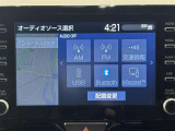 トヨタ純正8インチディスプレイオーディオ装備。