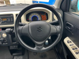 インテリアに合わせたデザインのステアリングは、運転される方のことも考え、運転しやすい形状、大きさです。是非一度、実際に触ってお確かめください。