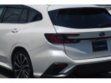 テール&ストップランプにLED光源を採用し、視認性を向上させています。