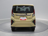 【スッキリとした後ろ姿】後続車からの視認性が良いテールランプを備えています。直線的なデザインで車両感覚がつかみやすく、狭い駐車場でも落ち着いて運転できます。