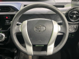 インテリアに合わせたデザインのステアリングは、運転される方のことも考え、運転しやすい形状、大きさです。是非一度、実際に触ってお確かめください。