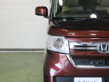 LEDヘッドライトは、点灯の瞬間から光量を発揮し、突然暗くなるトンネルなどでの安定感を高めます。