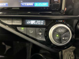 【オートエアコン】一度お好みの温度に設定すれば、車内の温度を検知し風量や温度を自動で調整してくれます。