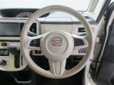 ステアリングから手を離さず、運転に集中したままオーディオ等の操作ができます。