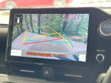 【バックカメラ】駐車時に後方がリアルタイム映像で確認できます。大型商業施設や立体駐車場での駐車時や、夜間のバック時に大活躍!運転スキルに関わらず、今や必須となった装備のひとつです!