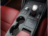 電動パーキングブレーキを装備しておりブレーキホールド機能付きです