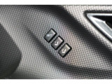 運転席のシートポジションメモリー機能は、登録済みの運転者と交代しても、シートポジションの変更の手間がかかりません。