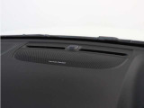 【harman/kardon】世界のオーディオファン垂涎のプレミアムサウンドシステムを搭載。原音に近い音場空間を忠実に再現。乗る人すべてに最良の音響体験を提供します。