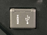 こちらのクルマはUSB接続コネクタも装備されています♪スマホの充電などにお使い下さい。ご旅行中での充電切れも、これなら心配いりませんね!