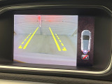 【パークアシスト・カメラ】駐車時に後方がリアルタイム映像で確認できます。大型商業施設や立体駐車場での駐車時や、夜間のバック時に大活躍!運転スキルに関わらず、今や必須となった装備のひとつです!