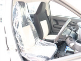 『1台』のお車に対して、3名体制で日々議論を重ね仕入れを行っております。