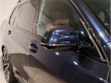 【BMWミラー】視認性の高いスタイリッシュなミラー。自動防眩機能も付いており夜間のドライビングをサポートします。