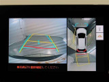パノラミックビューモニター付きです。車両を上から見たような映像をディスプレイオーディオ画面に表示。運転席からの目視だけでは見にくい、車両周辺の状況をリアルタイムでしっかり確認できます。