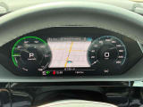 ドイツ車には特徴があり、メーターのメモリに一部色がついています。これはドイツでは推奨速度という考えがあるためです。安全で快適に走る際に適している速度を指しています。
