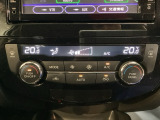 ダブルエアコンは、運転席と助手席でそれぞれ異なる温度を設定できます。