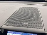 【harman kardon】ハーマンカードンのHi-Fiスペシャリストと共に、モデル別に開発・設計された専用チューニングが臨場感溢れる音響空間を実現しています。