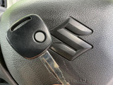 【キーレス】少し離れた場所からでもボタン一つでドアの開錠・施錠ができるのでとっても便利!ドアの鍵穴周りに傷をつけることもありません♪