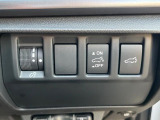 【パワーバックドア】スマートキーや運転席のボタンを押すだけでリアゲートが自動で開閉します!荷物を持っている時や、高い位置にあるバックドアを閉める際に便利な機能です♪