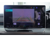 リヤビューカメラ:車両後方をモニターに映しだし、画面にはガイドラインが表示され車庫入れや縦列駐車を容易にします!