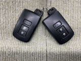 手荷物が多いときでも、スマートキーをバッグやポケットに携帯していれば、キーを取り出すことなくドアの解錠・施錠ができます