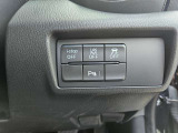【安全装備も充実】車線逸脱警報システム。バック時の障害物を検知し知らせるパーキングセンサー付きです。