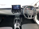 運転席周りのレイアウトをご覧ください。ナビゲーションが綺麗に装着されすっきり収まってますね!