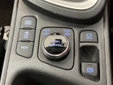 電気式4WDシステム(E-Four)を搭載。雪道などの滑りやすい路面でも安心して走行できます。