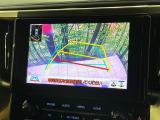 【バックカメラ】駐車時に後方がリアルタイム映像で確認できます。大型商業施設や立体駐車場での駐車時や、夜間のバック時に大活躍!運転スキルに関わらず、今や必須となった装備のひとつです!