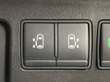 【両側パワースライドドア】スマートキーや運転席のスイッチで後席両側スライドドアの開閉が可能♪電動だから力を入れてドアを開ける必要が無く、小さなお子様でも簡単に開け閉めでき快適です♪