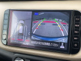 アラウンドビューモニター装備!空から見ているような映像によって不慣れな場所での車庫入れや縦列駐車等はもちろん狭い道でのすれ違いも安心していただけます♪