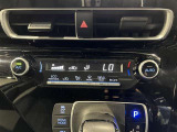 【オートエアコン】一度お好みの温度に設定すれば、車内の温度を検知し風量や温度を自動で調整してくれます。