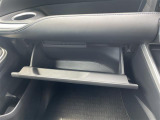 【グローブボックス】大容量のグローブボックスです!!車検証ケース他、日頃使う小物類の収納スペースもたくさんあります!