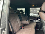 メルセデス・ベンツの定める厳しい基準をクリアしたお車のみをご案内させて頂きます。納車前整備はメーカー規定に基づき当店3Fの指定工場で入念に行なわれます。熟練のメカニックがお客様のお車を整備致します。