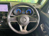 インテリアに合わせたデザインのステアリングは、運転される方のことも考え、運転しやすい形状、大きさです。是非一度、実際に触ってお確かめください。