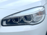 ●LEDヘッドライト:夜間走行時も良好な視界を確保し安心して運転できる高輝度LEDヘッドライトを装備!点灯速度が早く、消費電力も抑えられています。